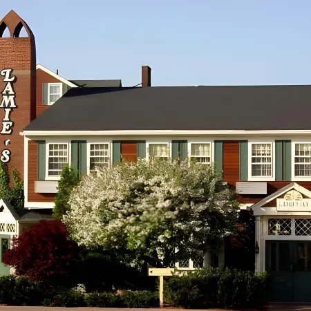 Lamies Inn & the Old Salt Tavern