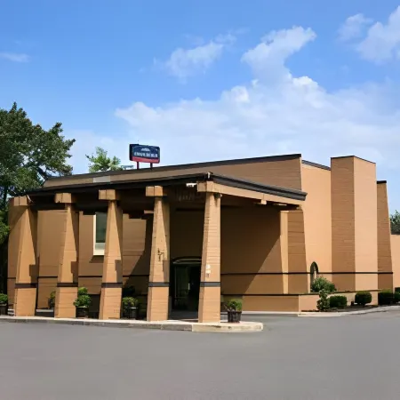 Days Inn & Suites by Wyndham Cincinnati North