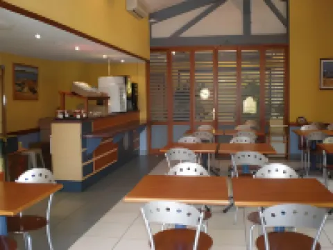 宜必思快捷拉特斯特阿爾卡雄灣酒店