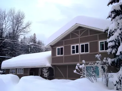 Alpenrose Revelstoke Bed & Breakfast Hotels in Revelstoke