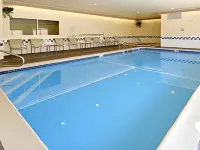 Fairfield Inn Manhattan - Swimmingpools