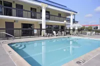 Super 8 by Wyndham Ruther Glen Kings Dominion Area Hotels in Doswell