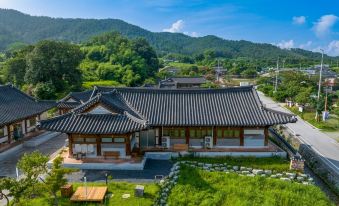 Iksan Hamra Hanok Experience Pension