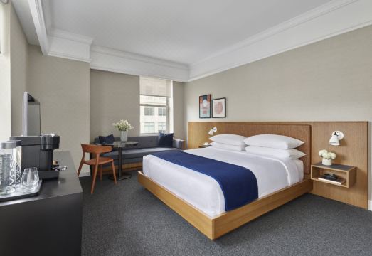 호텔 AKA 백 베이의 넓고 편안한 객실