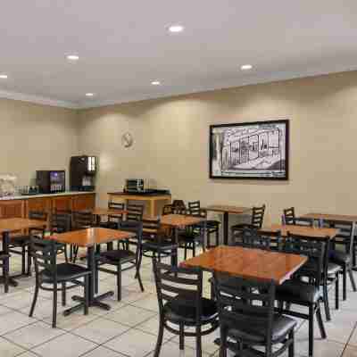 Super 8 by Wyndham Roseburg Dining/Meeting Rooms