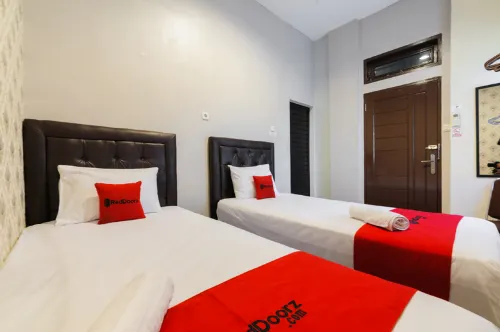 RedDoorz Near Waterpark Citra Garden Medan فنادق في Medan Johor