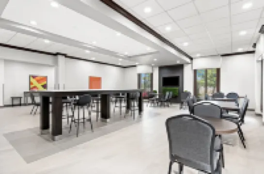 Holiday Inn Express Nashville-Hendersonville, an IHG Hotel