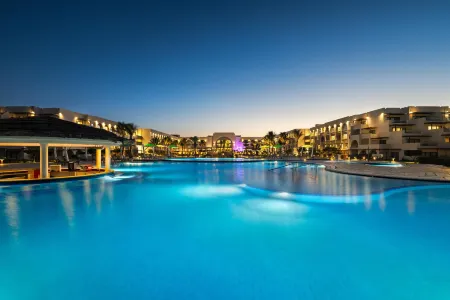 Mövenpick Waterpark Resort & Spa Soma Bay Отели в г. Qesm Safaga