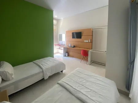 RedDoorz at Araya House Ngawi Отели в г. Ngawi Regency