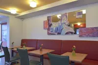 B&B HOTEL Berlin Genshagen-Süd Hotel a Trebbin