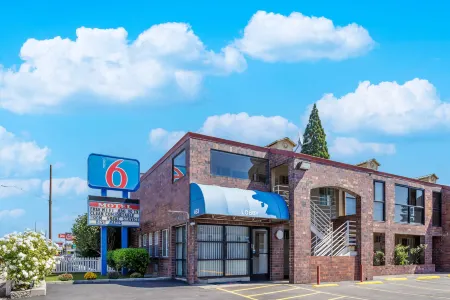 Motel 6 Canby, or Отели рядом с достопримечательностью «Парк Кларк»