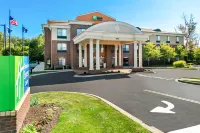 Holiday Inn Express & Suites Detroit-Novi فنادق في Novi