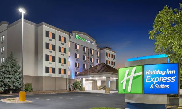 Holiday Inn Express & Suites Coralville by IHG