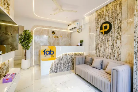 FabHotel Peralz - Nr Boriwali Station Отели рядом с достопримечательностью «Мандапешвар Кейвс»