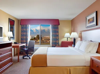 Holiday Inn Express & Suites Ontario Airport Отели рядом с достопримечательностью «Шоппинг-центр Стейтр Бразерс»