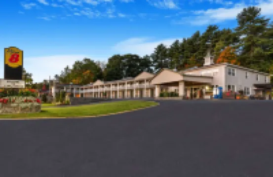 Super 8 by Wyndham Lake George/Downtown Hotel a 