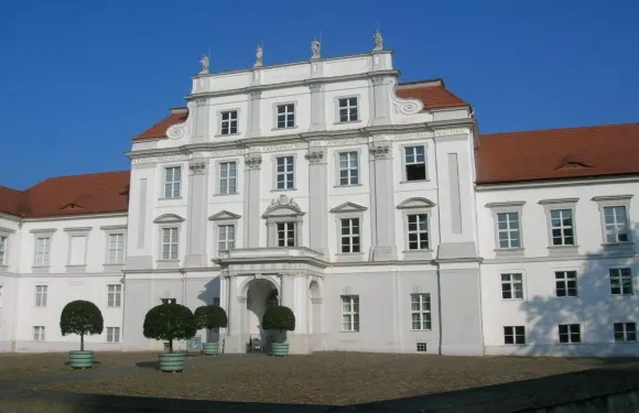 比肯韋德安徒生酒店