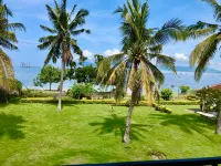 Aman Gati Hotel & Resort Lakey Peak Sumbawa Indonesia - Pemandangan Pantai