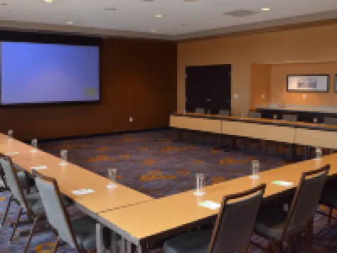 Courtyard Youngstown Canfield Hotels in Canfield