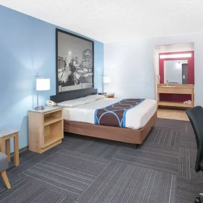 سوبر 8 باي ويندام سيتي أوف مور Hotels near مول كروس رودز