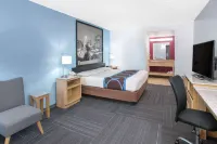 Super 8 by Wyndham City of Moore - Pet friendly