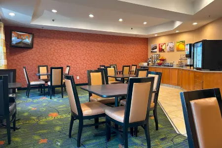 Country Inn & Suites by Radisson, Fayetteville I-95, NC Отели в г. Камберленд