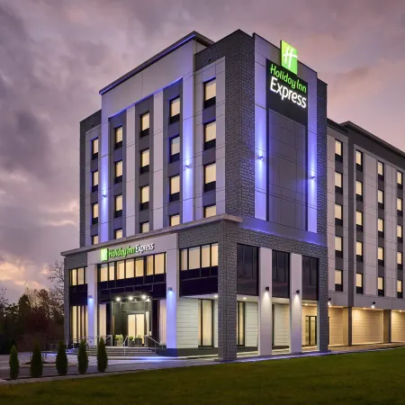 Holiday Inn Express HAMILTON - UPPER JAMES by IHG