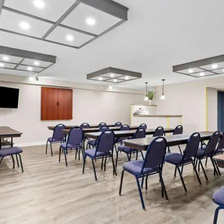 Days Inn & Suites by Wyndham Mesa Near Phoenix