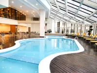 MS Milenium Monterrey, Curio Collection by Hilton - Pool
