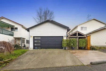 Spacious Seattle Home W/ Gameroom ~ Near Sea-Tac Airport! 5Bd 3.5BA Отели рядом со станцией Link Light Rail - Tukwila Station