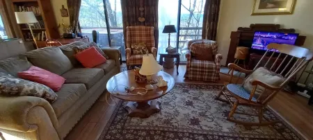 Beautiful Mountain Chalet with views, ski, golf, lake and pro Mt. bike trails.