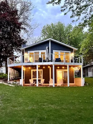 Modern Cottage on Green Lake -- four seasons of fun!