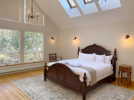 🌲🚣‍♂️🦅 Spacious Lake Cottage MSTR Suite LRG Deck Lake Wallenpaupack