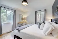 Hot Tub, Fire Pit, Ping-Pong, 3 min walk to Olde Town Arvada!