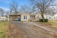 Broad Ripple Creekside Retreat - 4bd/2ba Hotels near REI