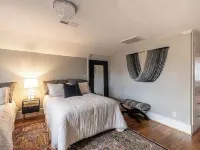 Charming Retro & Stylishly Updated Mid-Century Apartment Retreat Near Downtown Hotels in Stanly County