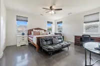 Huge 5-bedroom 4 bath-30 minutes to Lake Tahoe-Outdoor Oasis