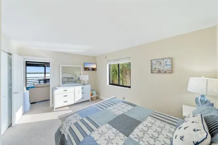 COMPLETELY REMODELED Luxury Riverside 1BR Condo: Panoramic River Views