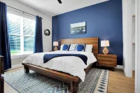 5 minutes to Beautiful Lake Texoma! Sleeps 12 people and Pet-Friendly!