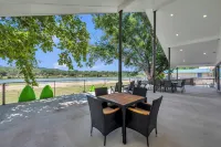 Beach Memories - Renovated Open Modern Lake Access, Beach/Cabana, Covered Patio!