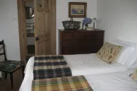 Tremerlin. Unique and Magnificently Situated 8 acre Waterside Artists' Retreat Hotel a Helston