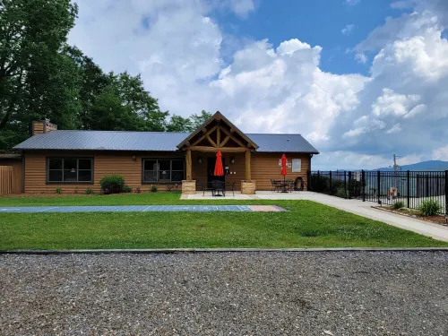 Quaint Mt. Mitchell Condo