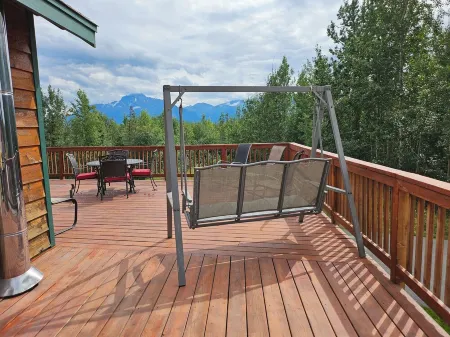 Spacious Lodge in Charming Palmer with Incredible Mountain Views