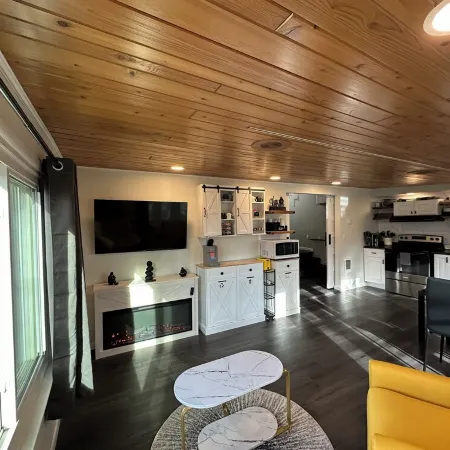 Charming guesthouse within minutes of downtown Fish Creek!