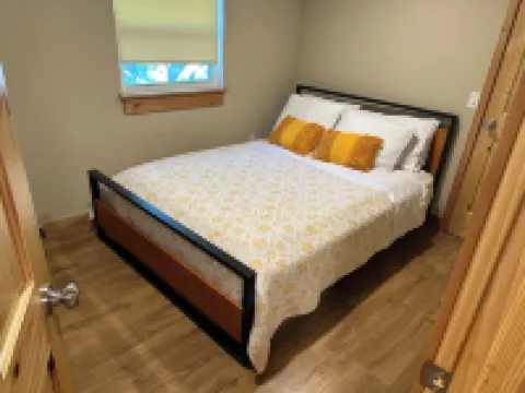 End of Summer Special Aug & Sept! Sleeps 10 Book two nights & 3rd night is free!