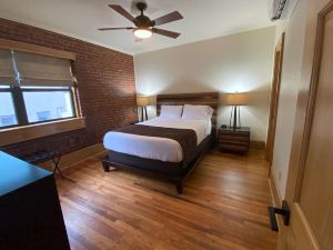 Main Street Retreats 103 Brand New Downtown Apt 103