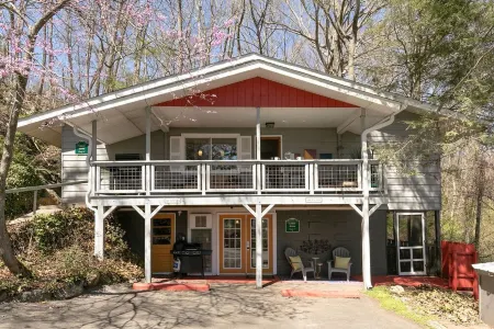 The Lower Berne offers all the conveniences of home in a secluded wooded setting