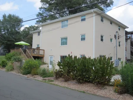 Old North Durham Apartment Отели рядом с достопримечательностью «Дарем Перформинг Артс Сентер»