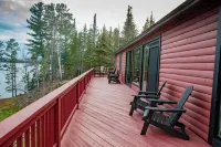 Lakeside Lodge with stunning views!