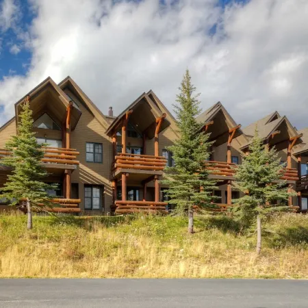 Ski in/out =more ski time ~Private HotTub ~Amazing Views ~at SaddleRidge A2